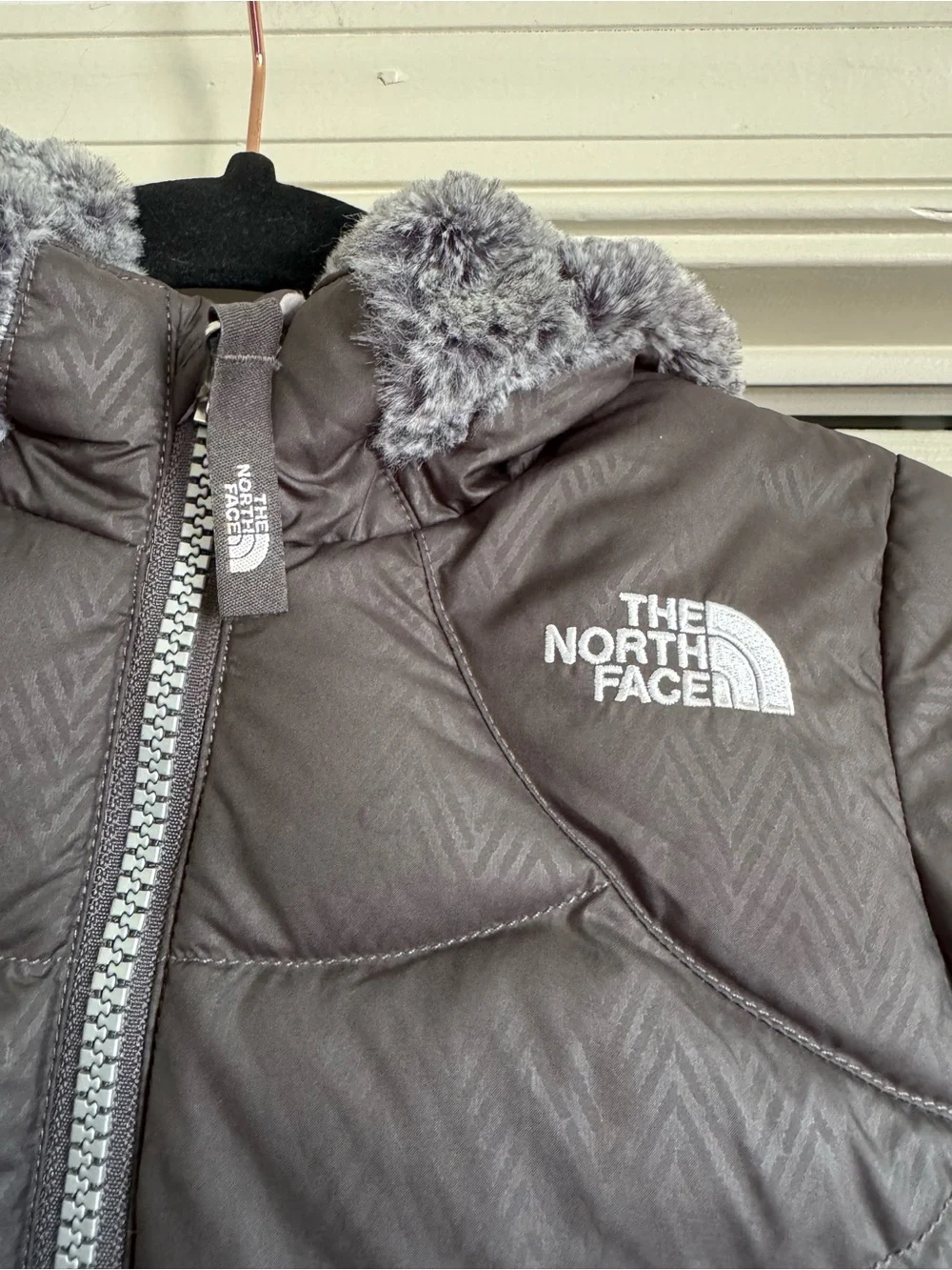 NWOT The North Face Toddler Down Puffer Coat Size 3T Charcoal Chevron